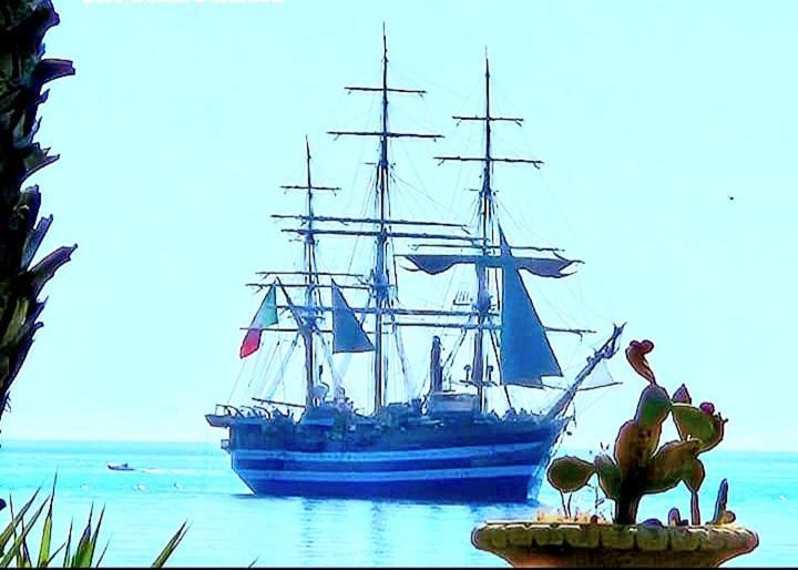 شقة Arcadia Golden Bay جيارديني ناكسوس المظهر الخارجي الصورة